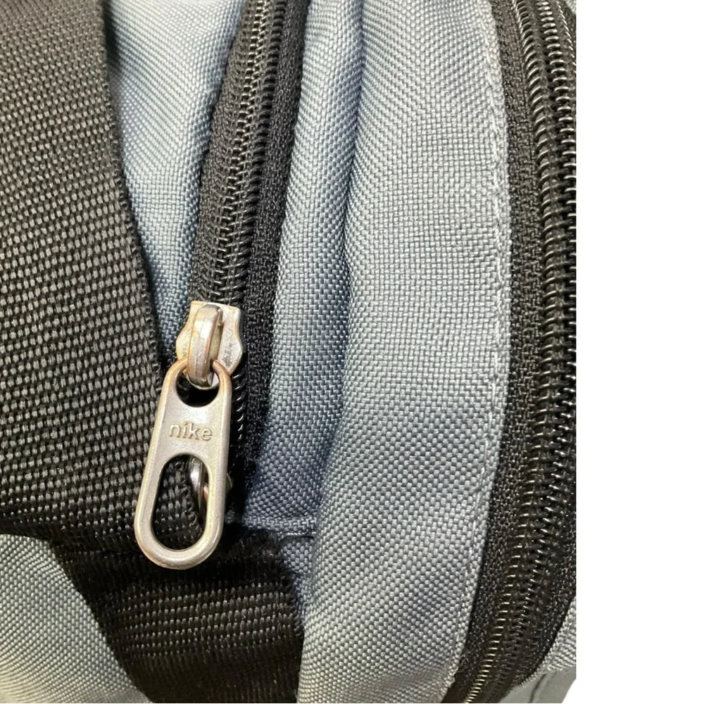 🏋️‍♂️ Nike Gray & Black Duffel Bag — Gym /‎ Travel / Sports Carryall 💼
